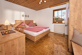 Schlafzimmer mit Doppelbett